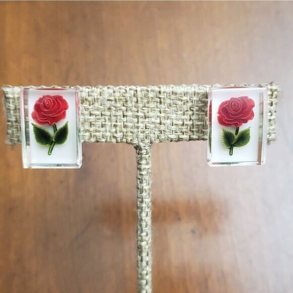 VINTAGE Lucite Reverse Carved Red Rose Screw-back Earrings 1950s - Picture 1 of 9